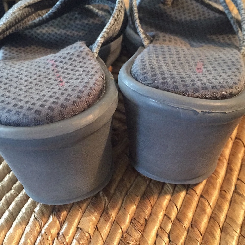 Twofer Gray & Black Sketchers Memory Foam Sandals - Picture 4 of 7